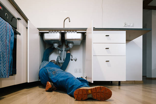 Professional Emergency Plumber technician working in Grenada, MS